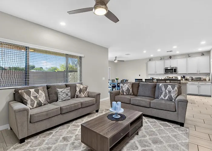 Spacious 4br Retreat Sleeps 8 Near Spring Training Litchfield Park