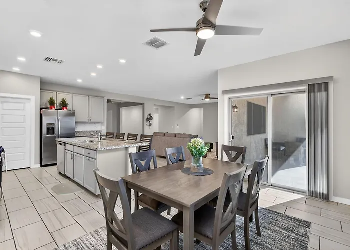 Spacious 4br Retreat Sleeps 8 Near Spring Training *