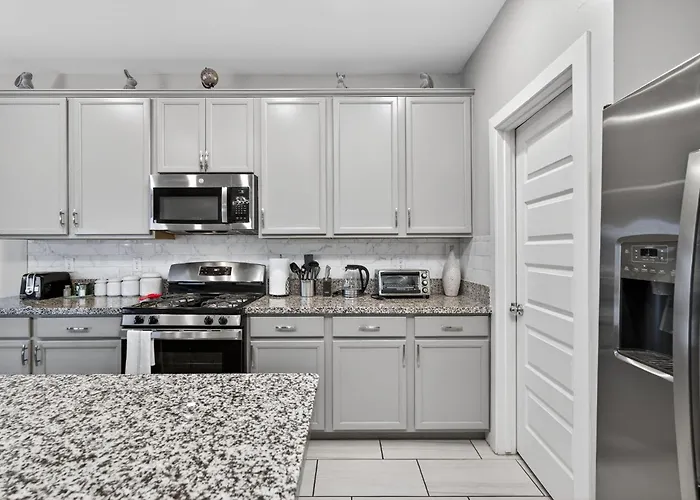 Spacious 4br Retreat Sleeps 8 Near Spring Training
