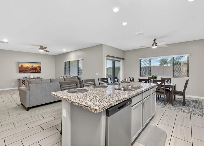 Spacious 4br Retreat Sleeps 8 Near Spring Training Holiday home