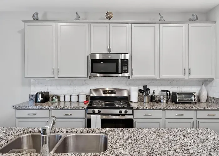 Spacious 4br Retreat Sleeps 8 Near Spring Training