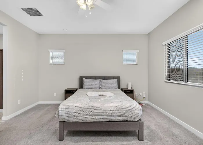Spacious 4br Retreat Sleeps 8 Near Spring Training Holiday home *