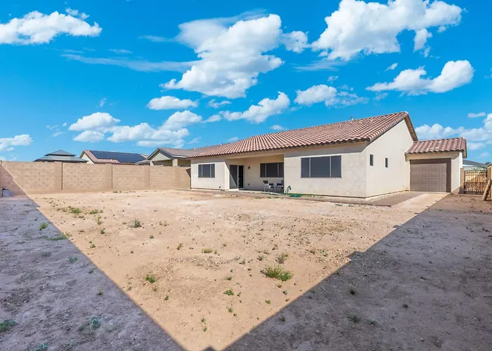 Spacious 4br Retreat Sleeps 8 Near Spring Training *